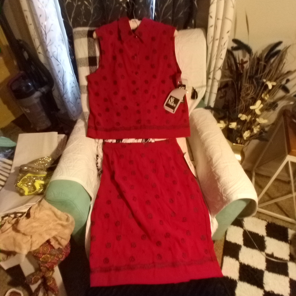 VTG Red Sleeveless 2 Pc. Button up Dress And Skirt W/NavyBlue Embroidered Roses